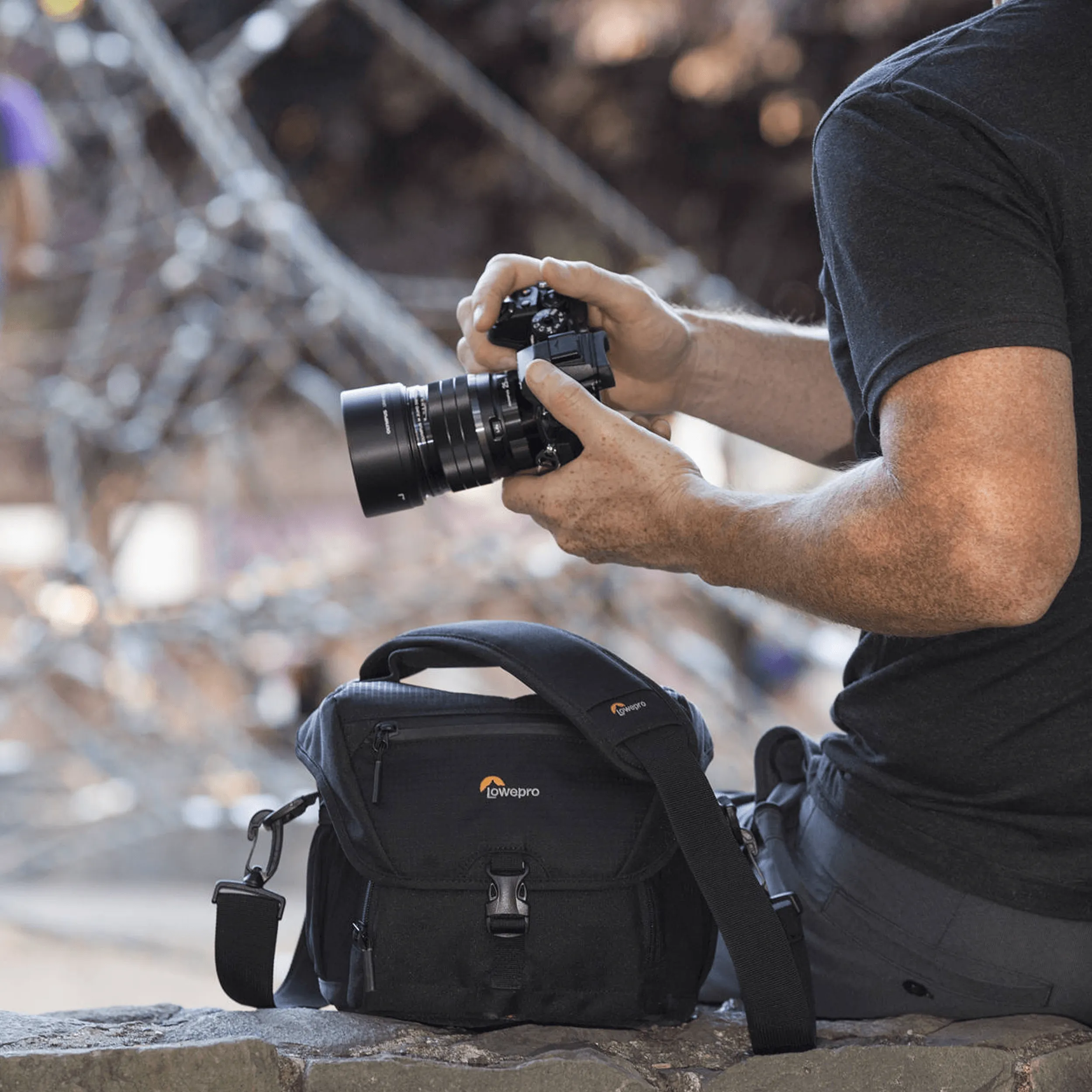 תיק כתף למצלמה Lowepro Nova 140 AW II