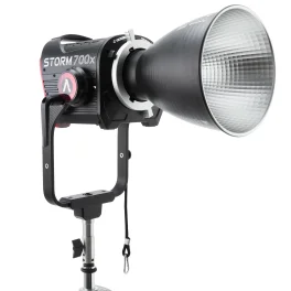 פנס לד Aputure STORM 700X