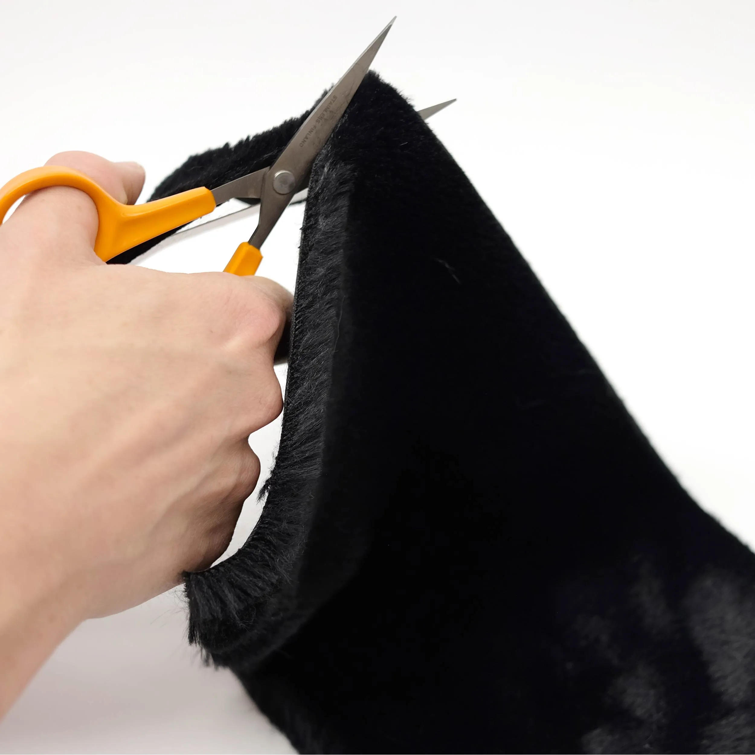 משטח פרווה שחור בגודל 30X15 ס"מ Ursa Straps