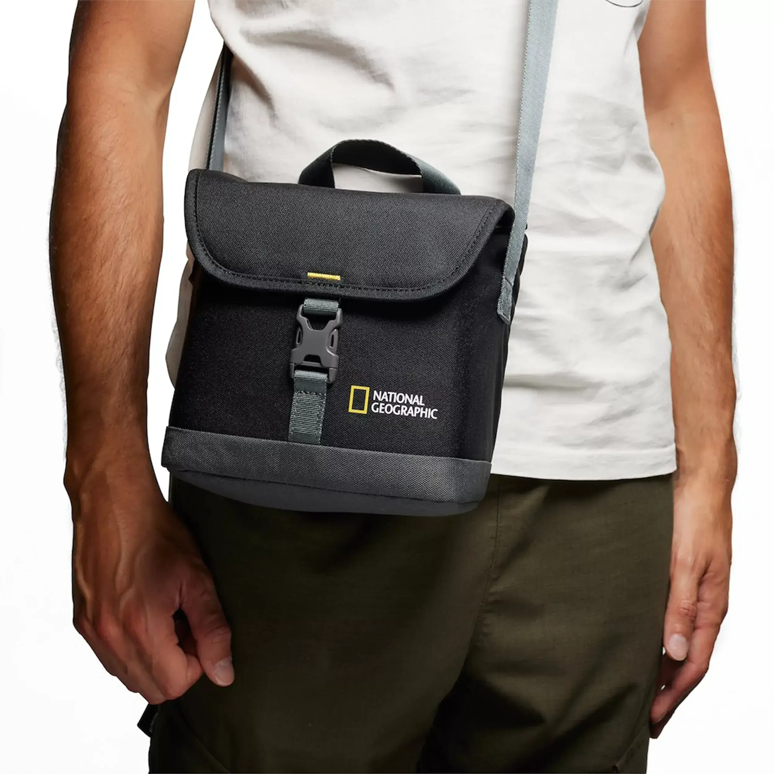 תיק כתף קטן למצלמה National Geographic E2 2360