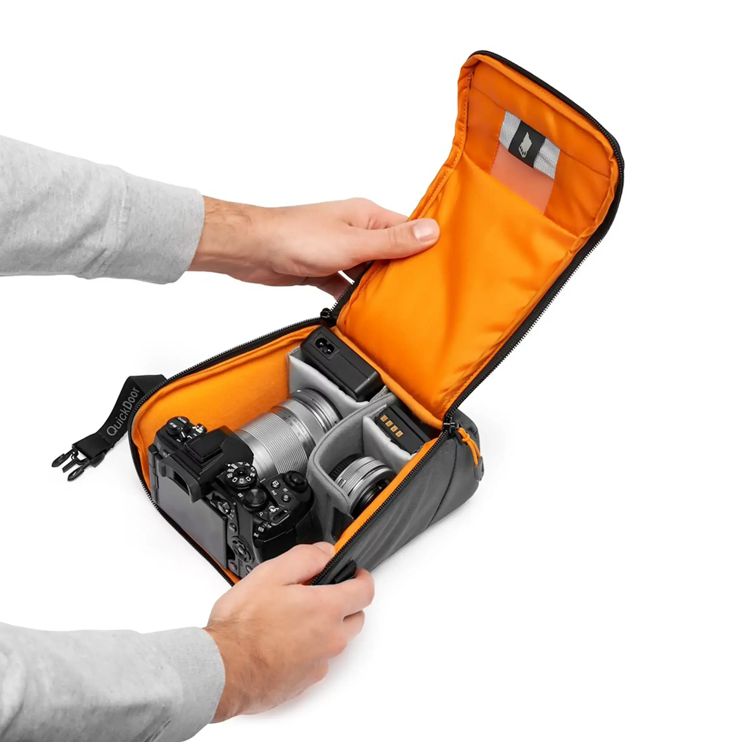נרתיק בינוני Lowepro GEARUP CREATOR BOX II