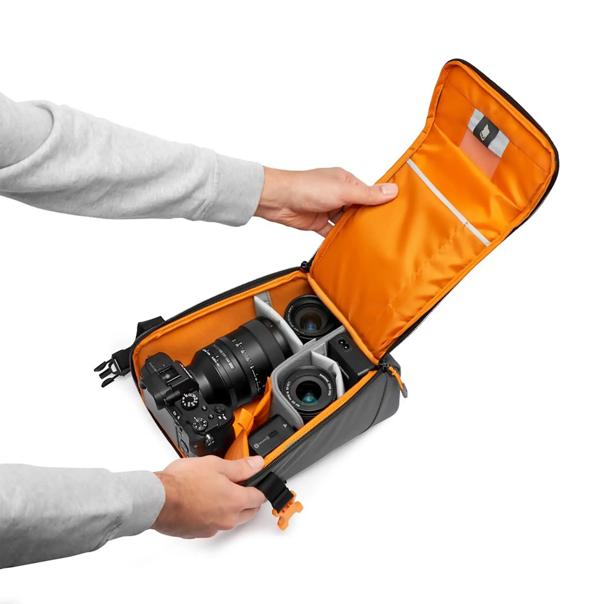 נרתיק גדול Lowepro GEARUP CREATOR BOX II