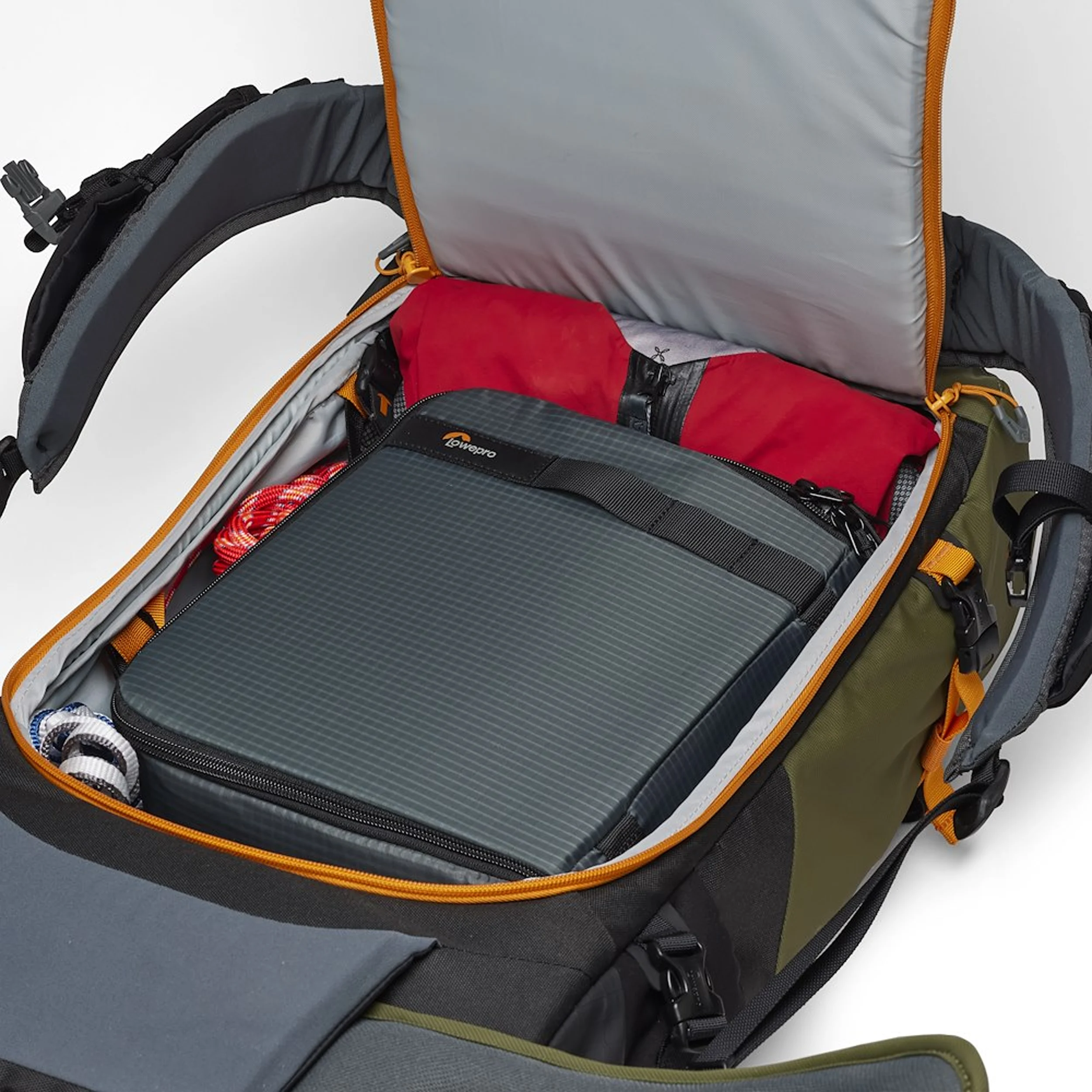 נרתיק Lowepro GearUp PRO camera box XXL II