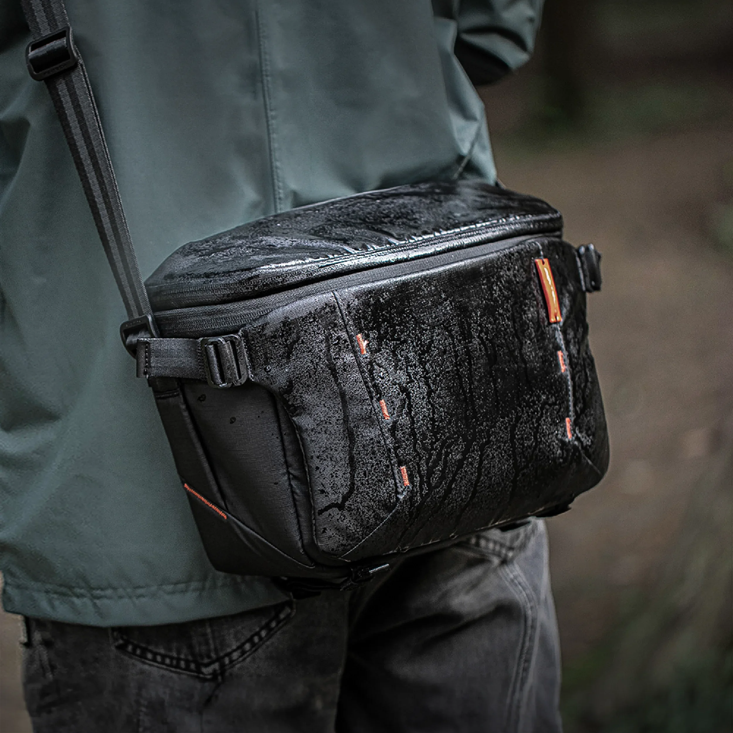 תיק סלינג שחור 7 ליטר PGYTECH OneMo Sling
