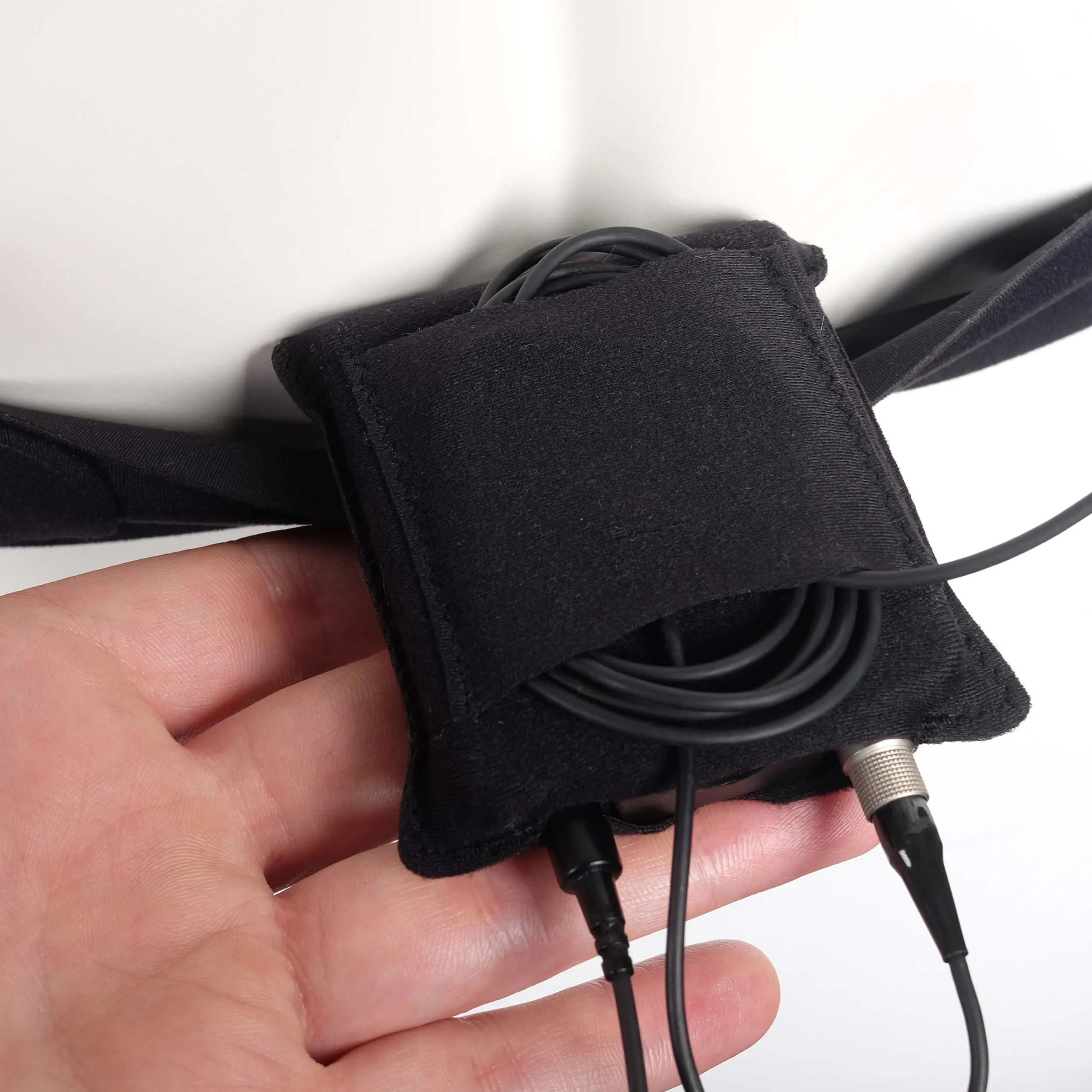 חגורה גדולה לפאוץ', צבע שחור Ursa Straps
