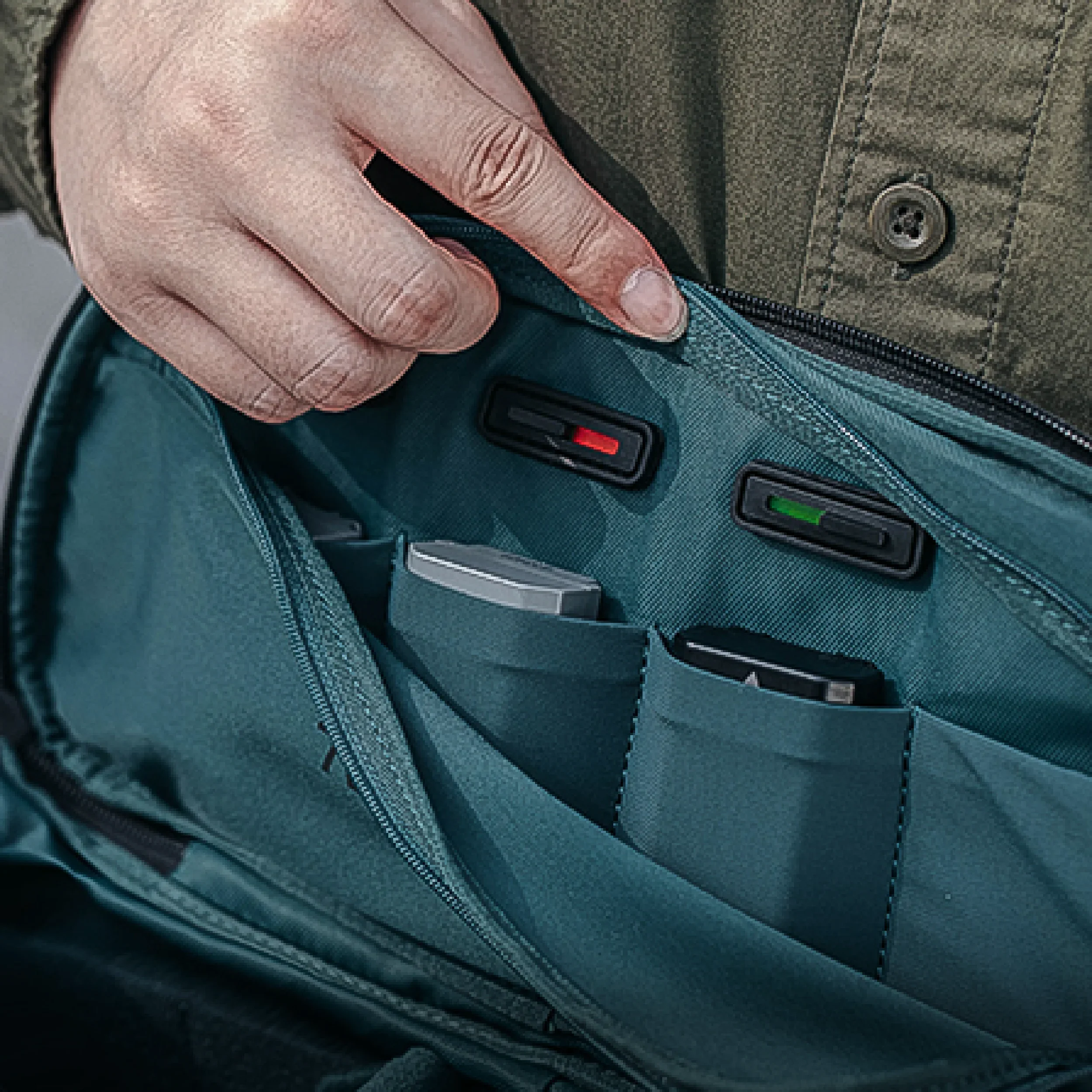 תיק סלינג שחור 7 ליטר PGYTECH OneMo Sling