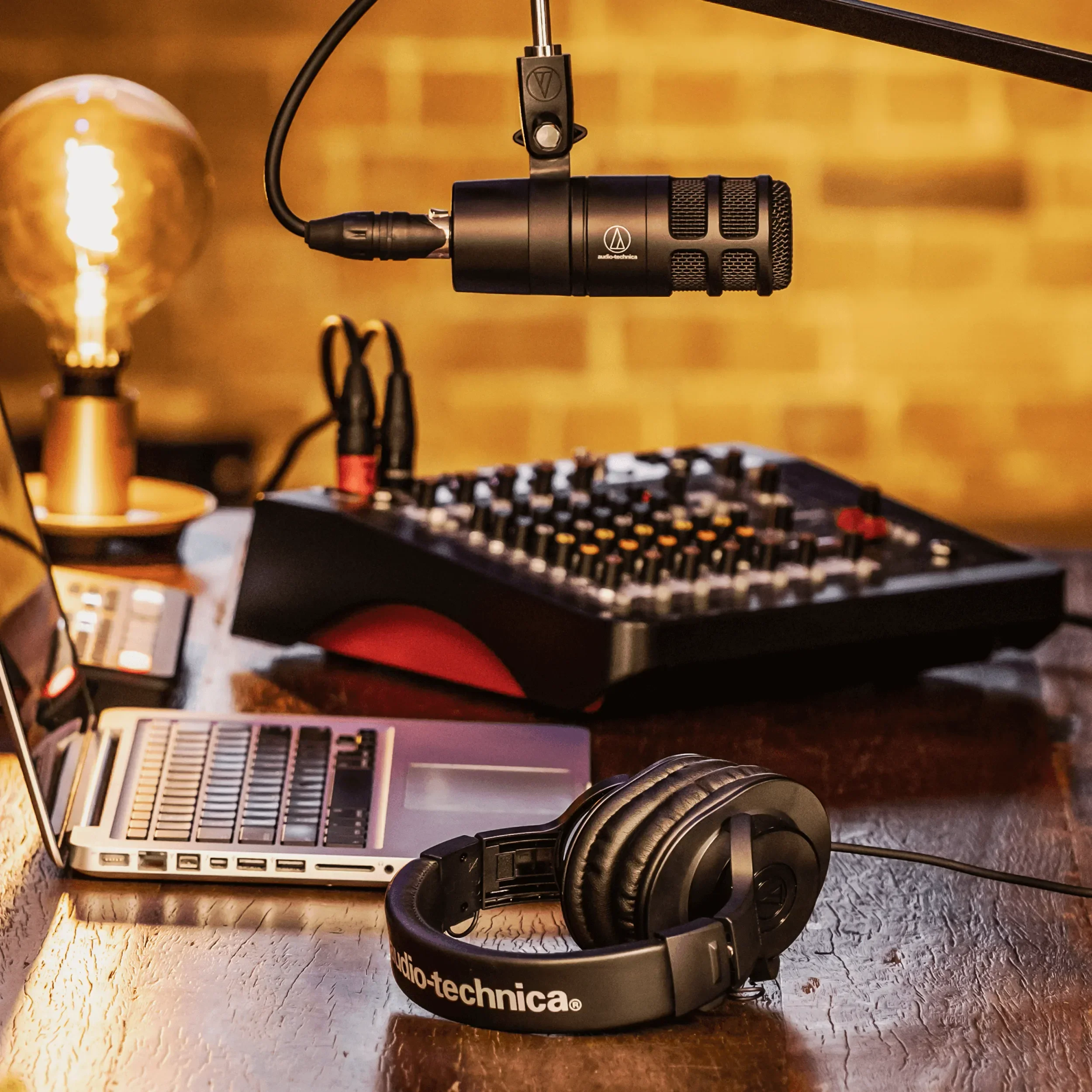מיקרופון לפודקאסט Audio Technica AT2040