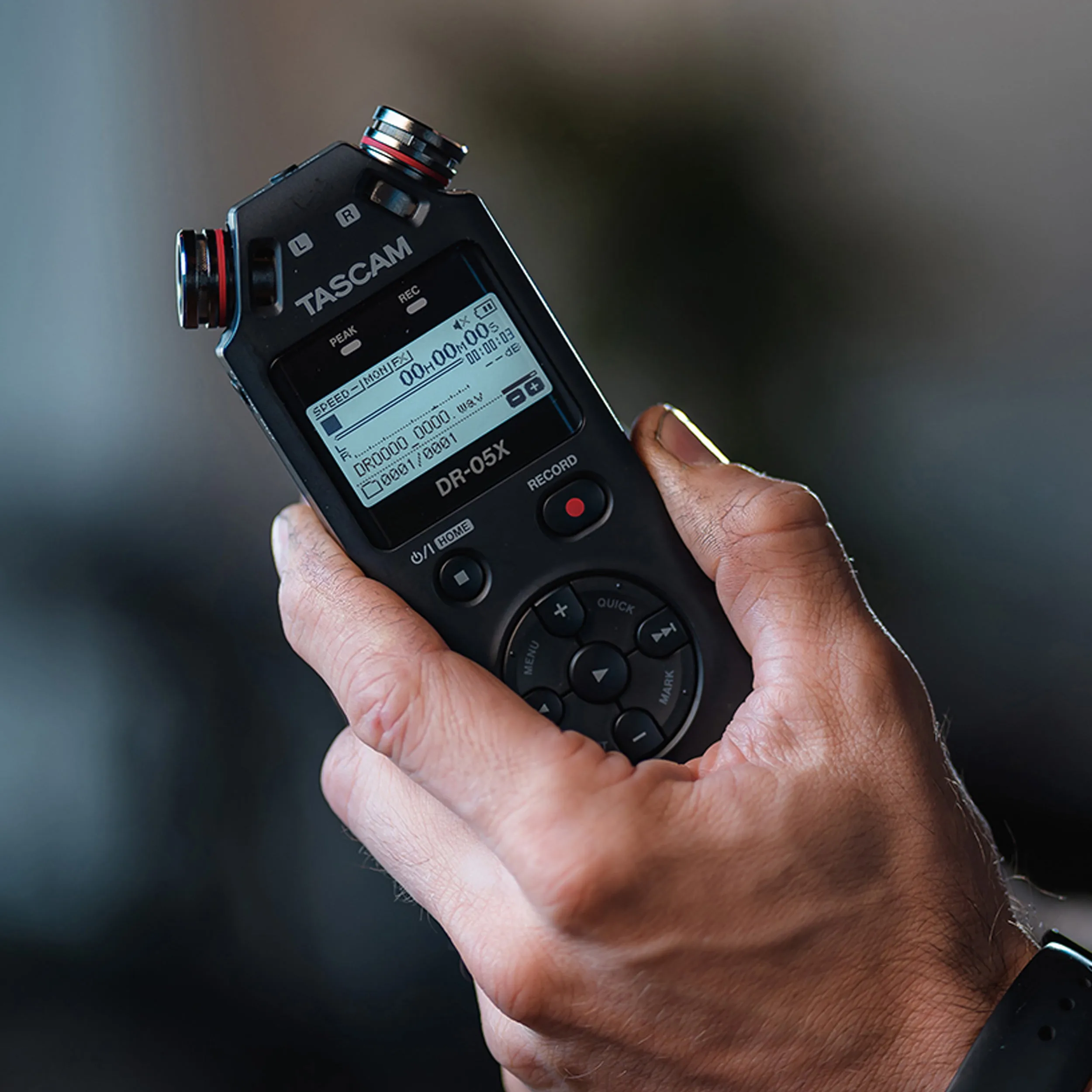 מקליט אודיו דיגיטלי סטראופוני Tascam DR-05X