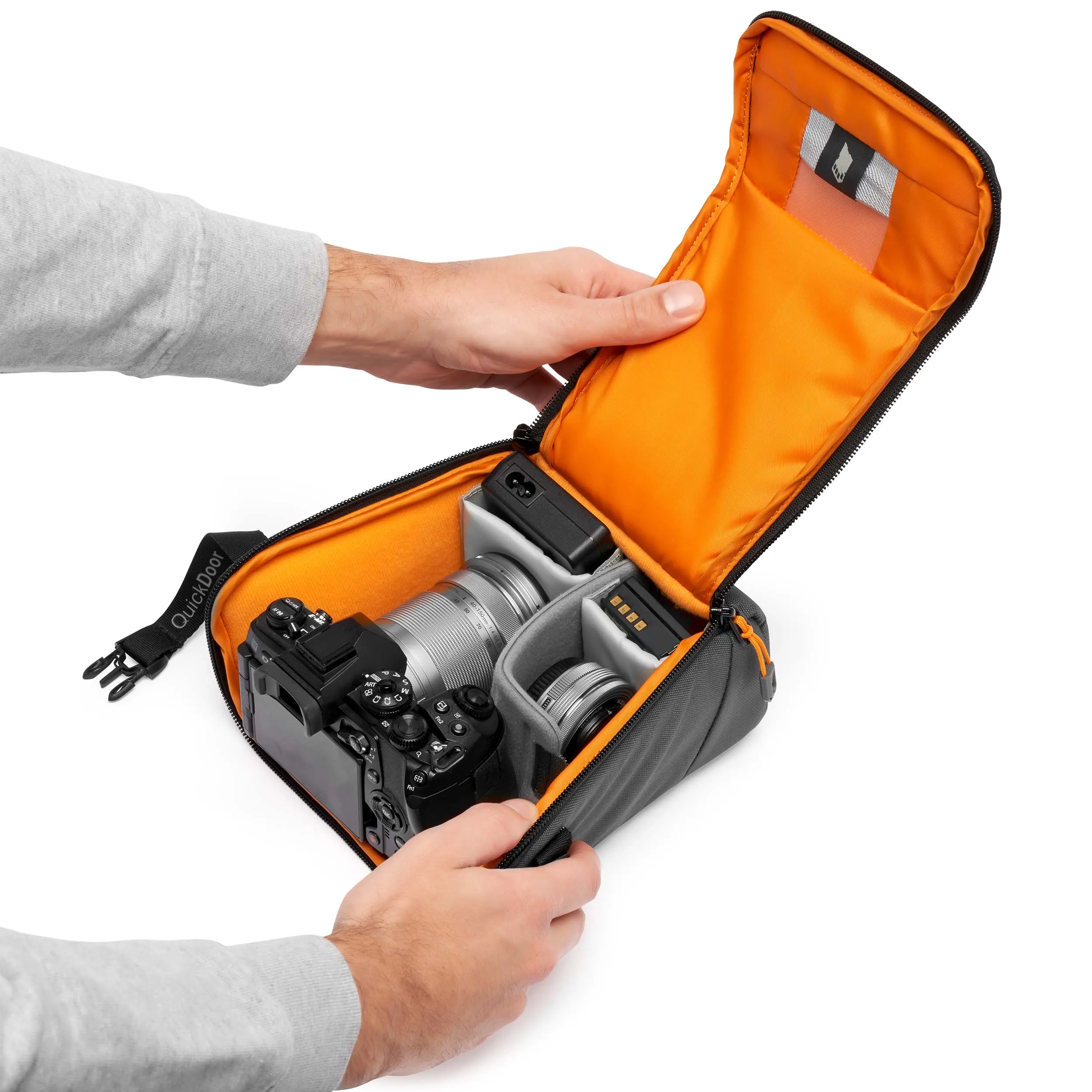 נרתיק בינוני Lowepro GEARUP CREATOR BOX II