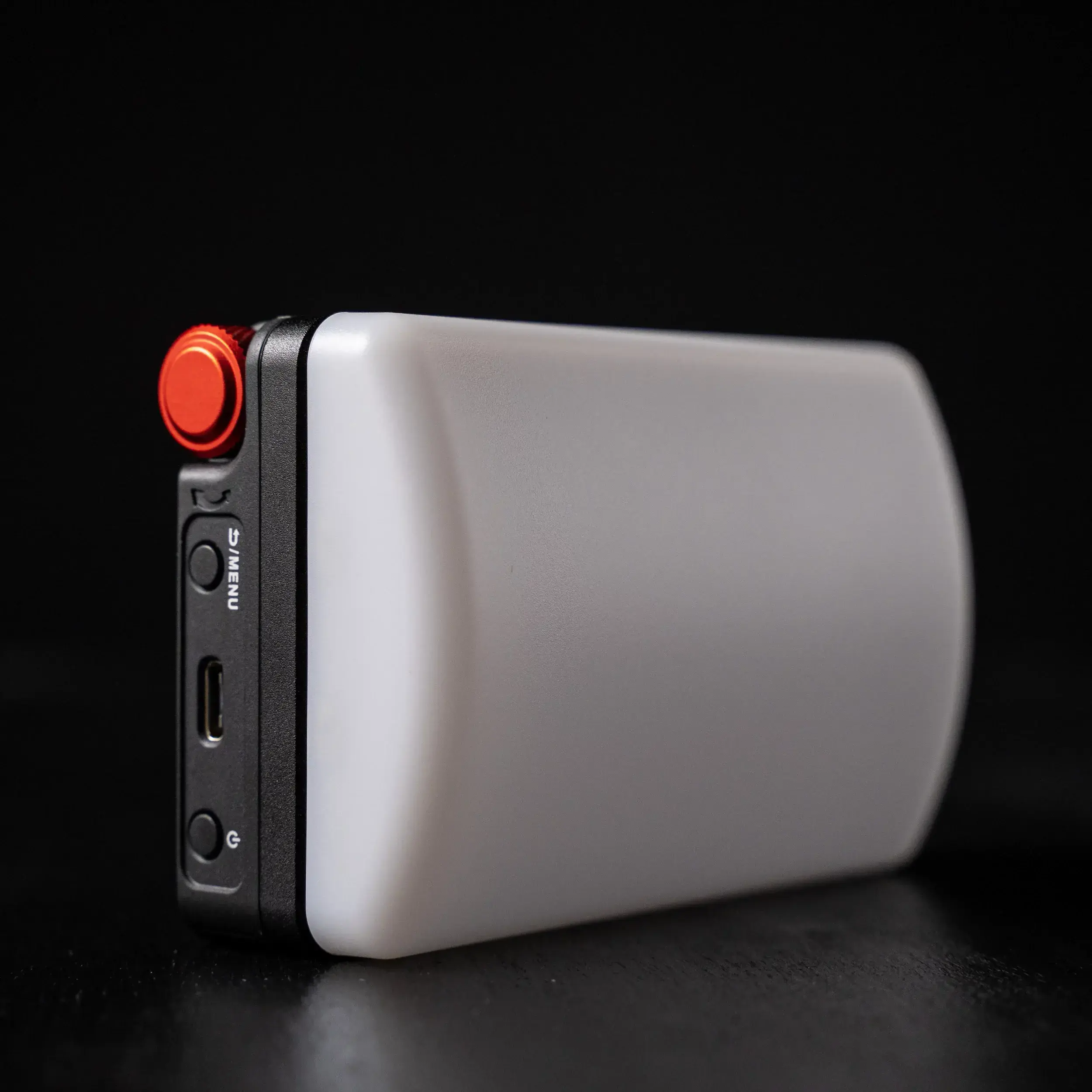 פנס לד Aputure MC PRO