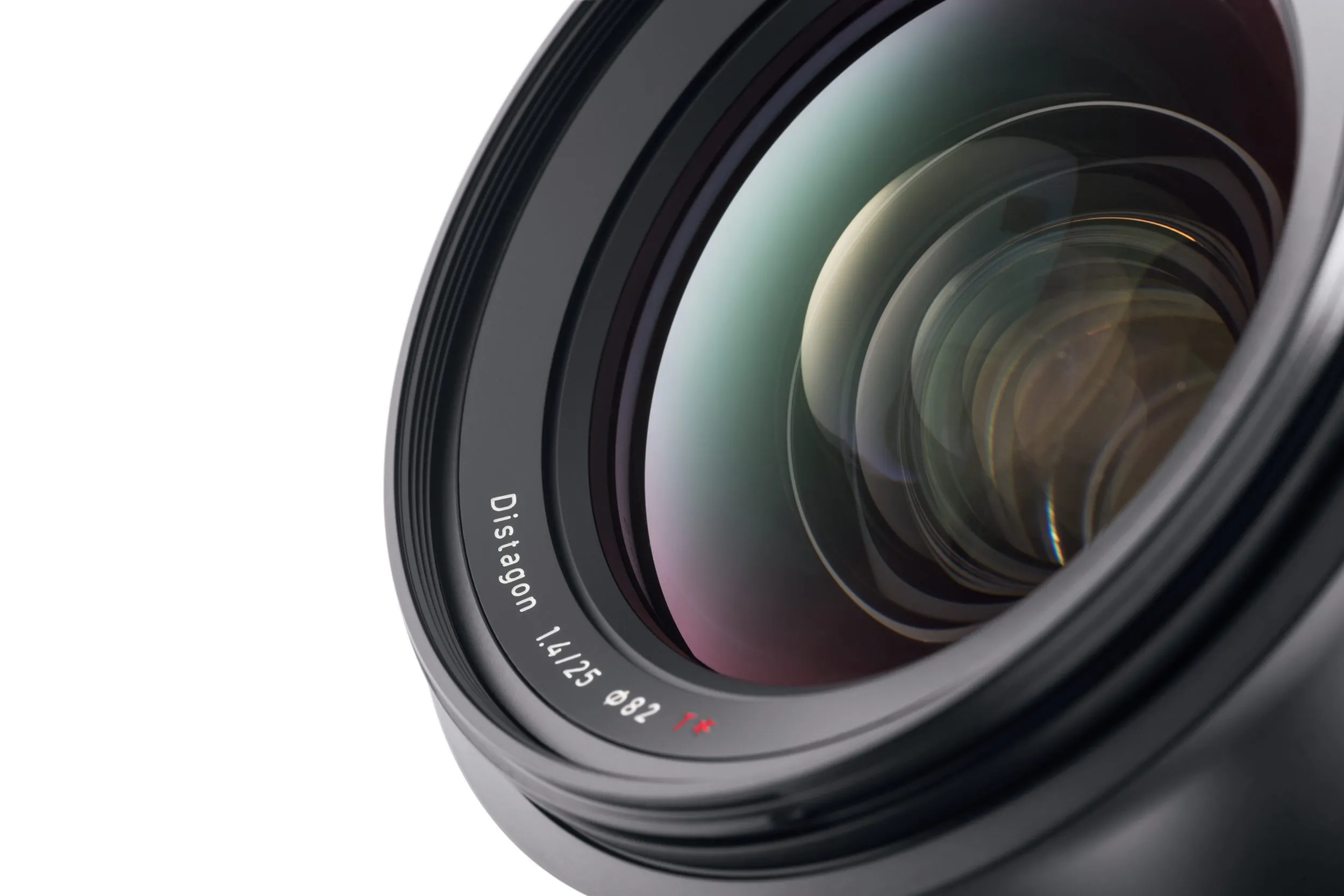 עדשת ZEISS Milvus 25mm f/1.4 ZE למצלמות CANON