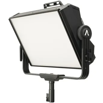 קיט פנס לד Aputure NOVA P300C הכולל ארגז קשיח על גלגלים