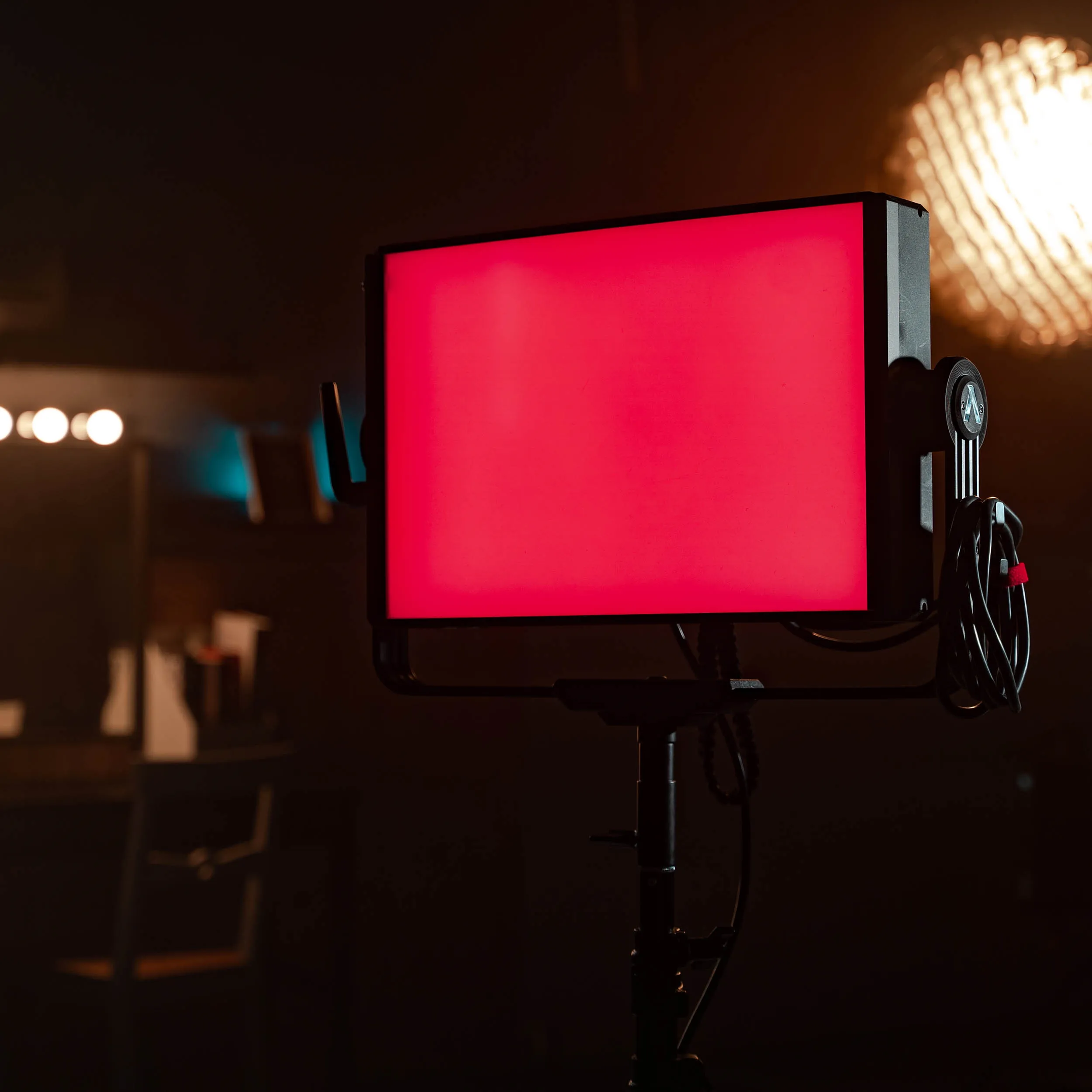 פנס לד Aputure NOVA P300c