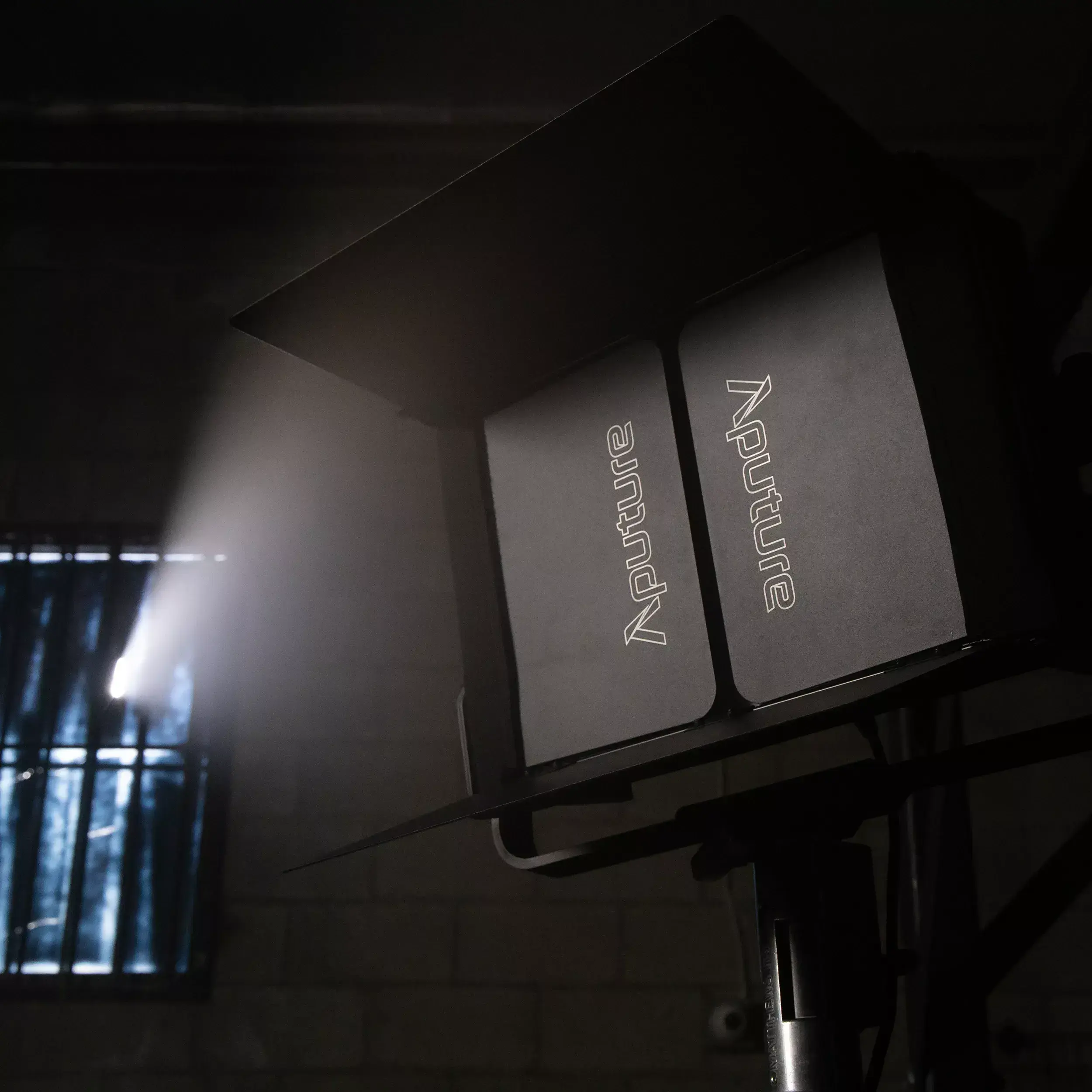 דלתות לפנס Aputure NOVA P300c