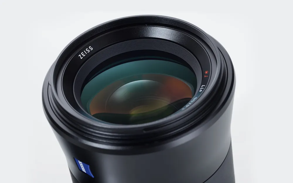 עדשת ZEISS 55mm f/1.4 Otus למצלמות CANON