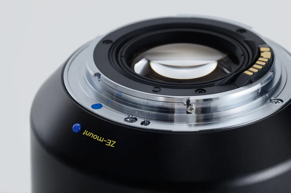 עדשת ZEISS 55mm f/1.4 Otus למצלמות CANON