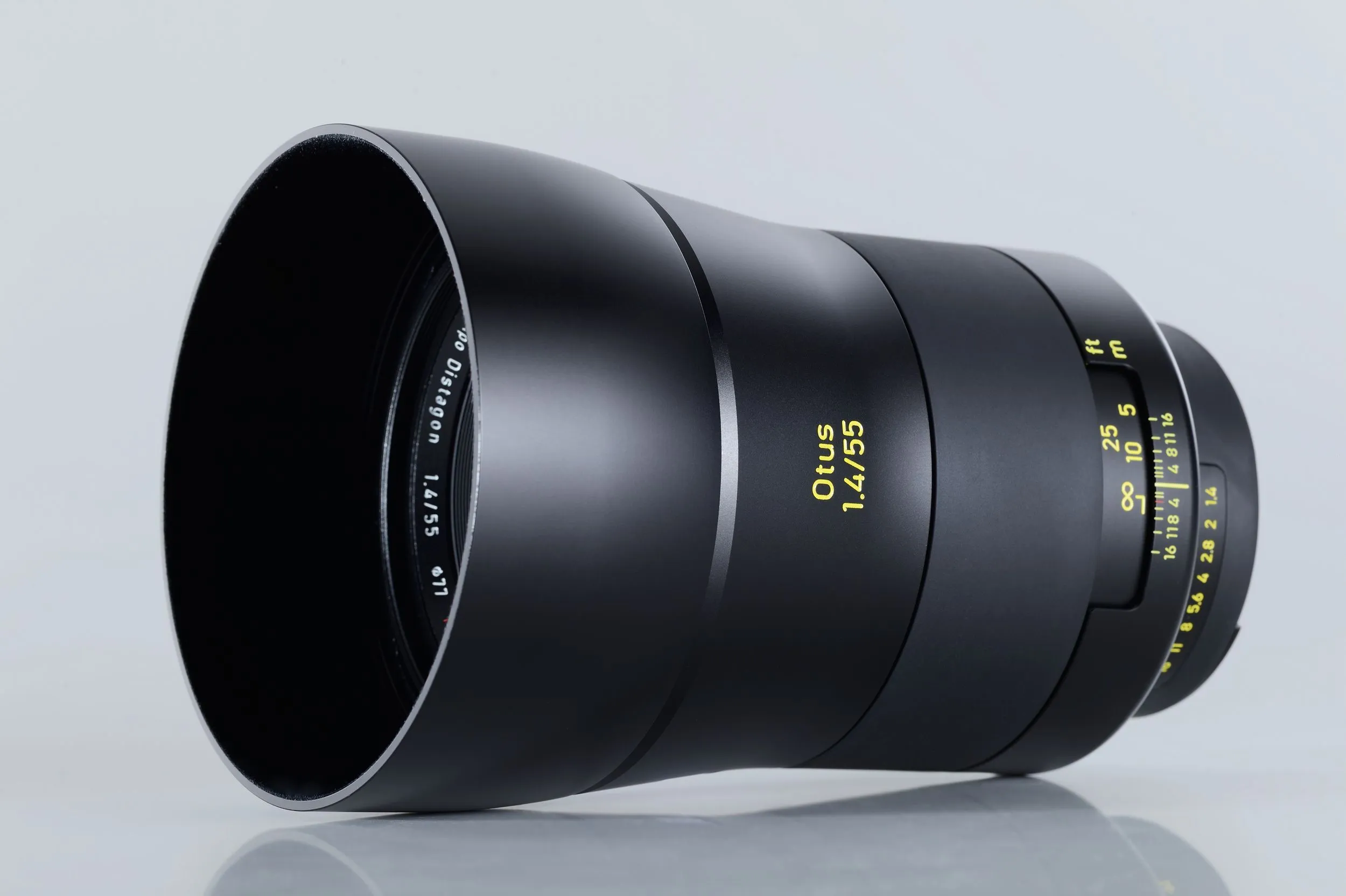 עדשת ZEISS 55mm f/1.4 Otus למצלמות NIKON