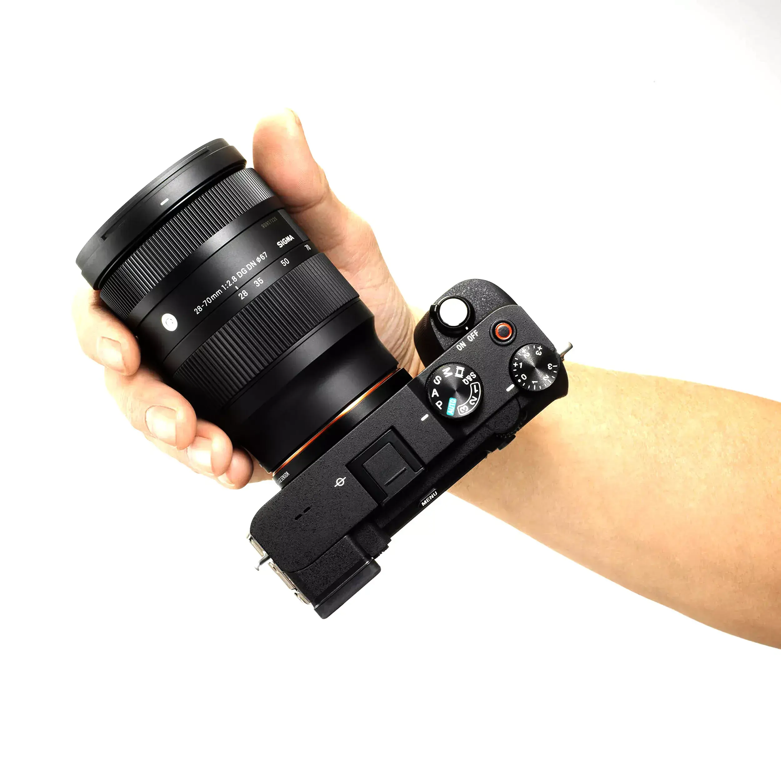 עדשה Sigma 28-70mm f/2.8 DG DN למצלמות Sony
