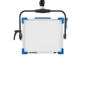 פנס תאורה לד ARRI SkyPanel S30-C