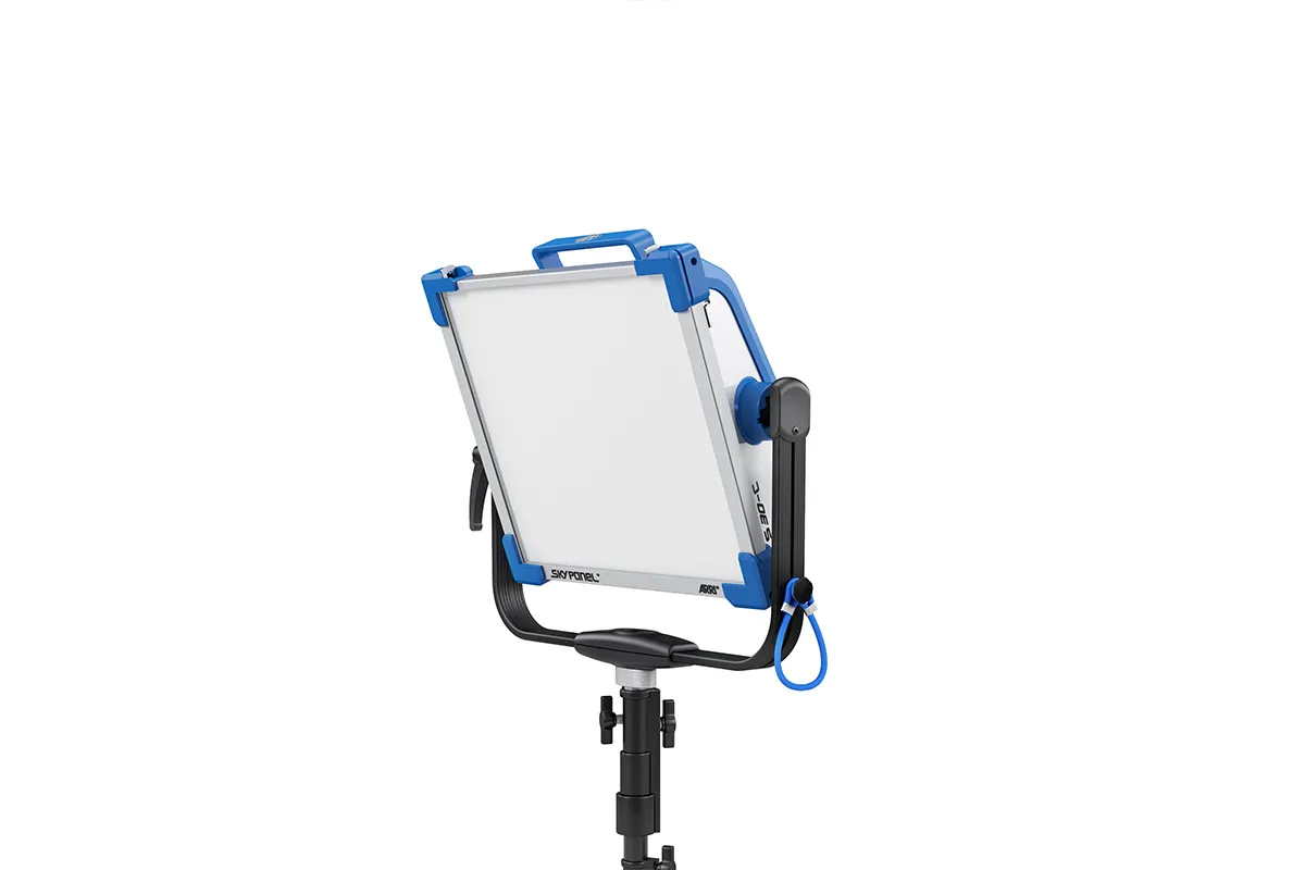 פנס תאורה לד ARRI SkyPanel S30-C