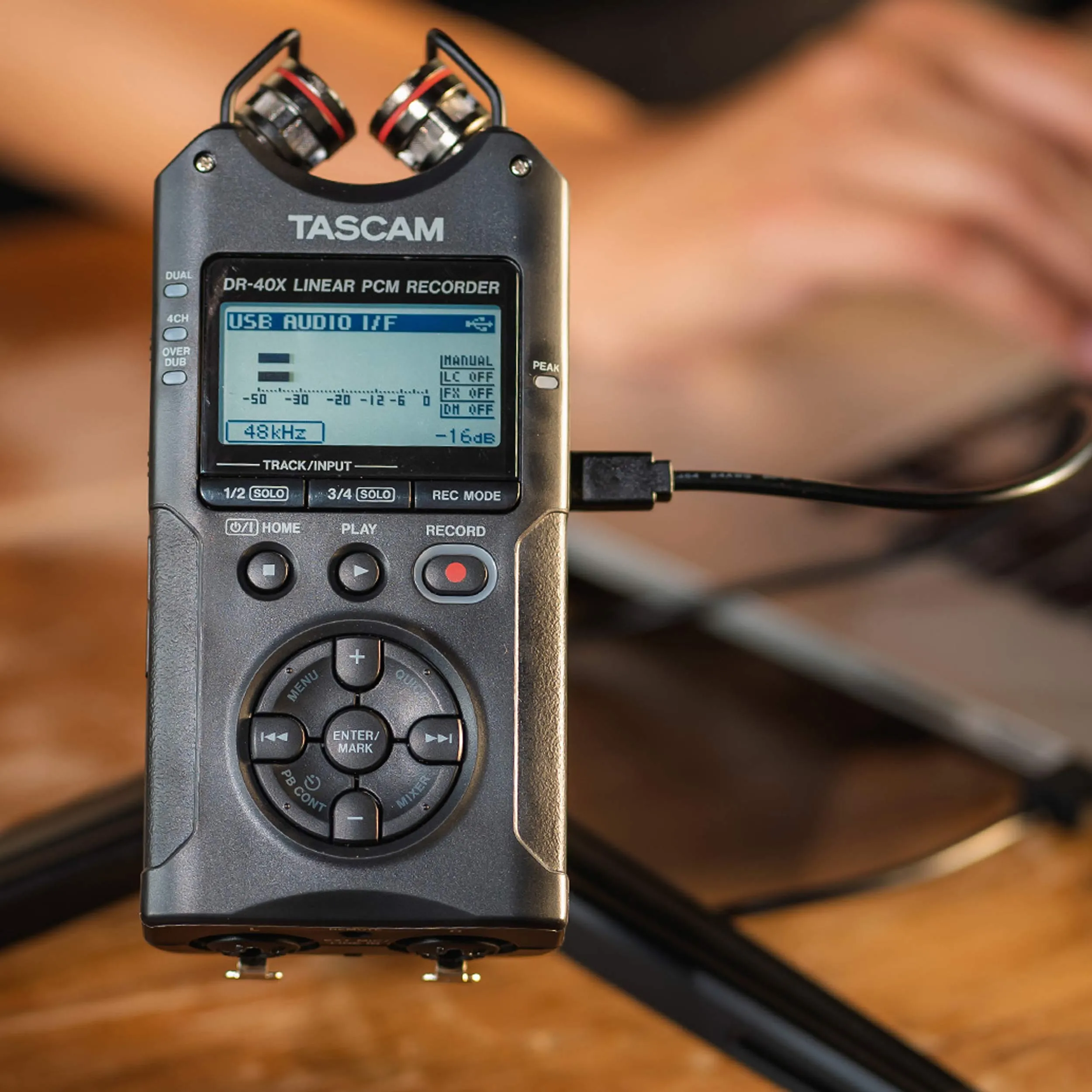 מקליט אודיו דיגיטלי 4 ערוצים Tascam DR-40X