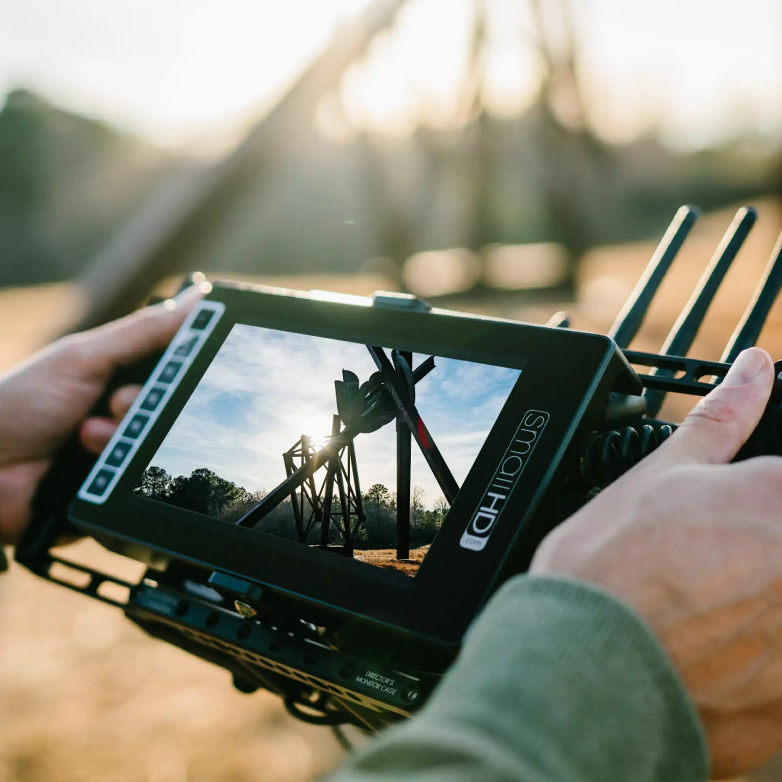 קיט מוניטור במאי מקצועי SmallHD 703 7" V-Mount